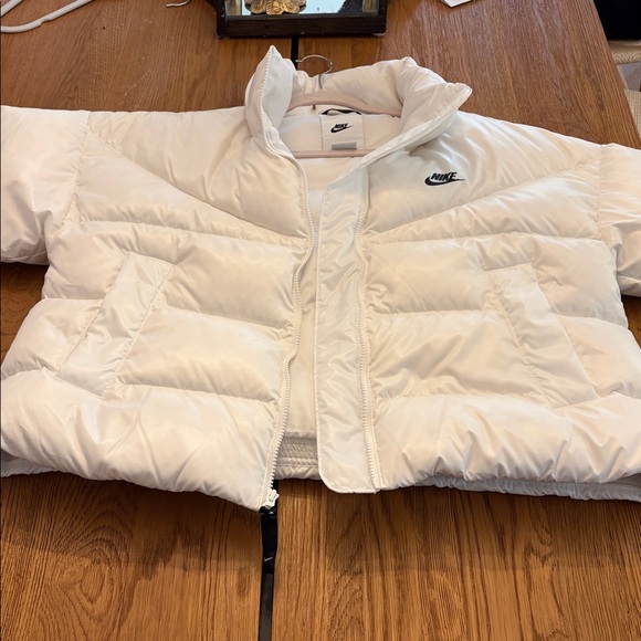 Nike Women's Classic White Puffer Jacket - Picture 9 of 10